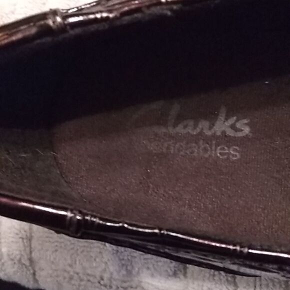 Clark's shoes  - Picture 2 of 7